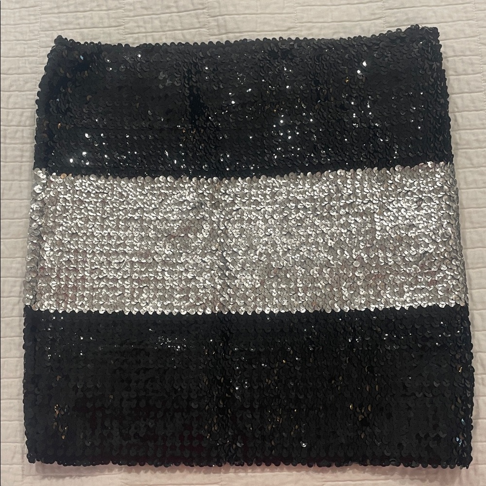 Forever 21 Black and silver stretch sequin skirt. Worn once